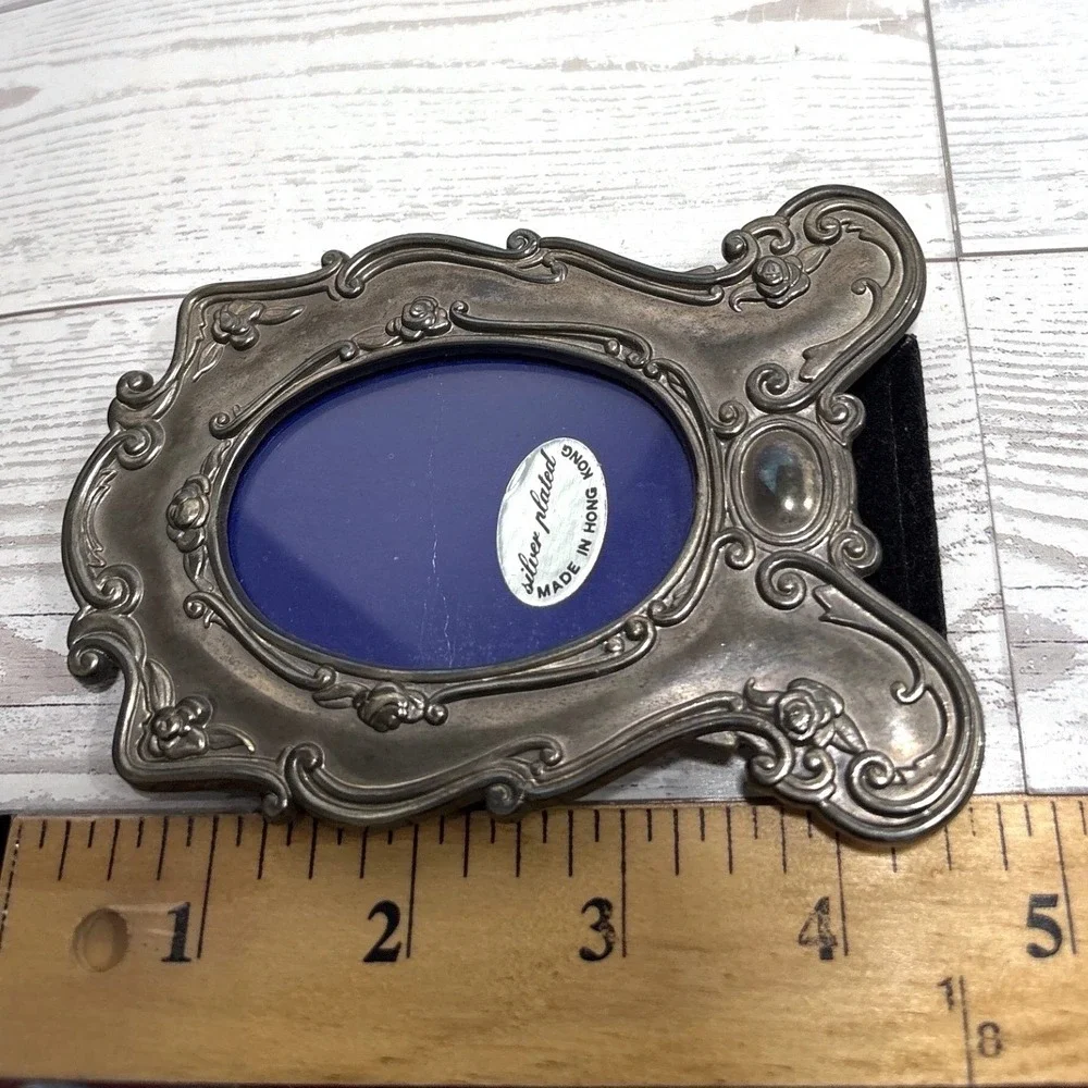 Vintage Silver Plated Ornate Victorian Oval Picture Frame Made in Hong Kong 4.5